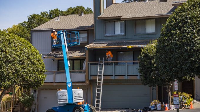 What to Look for in a Roofing Contractor: Tips for Homeowners