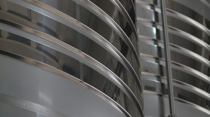 Versatile Applications of Sheets of Stainless Steel in Modern Construction